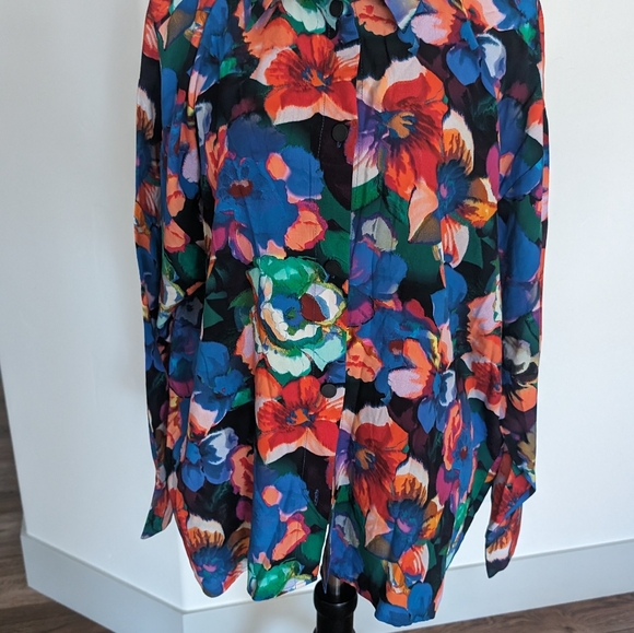 Women's top - Picture 11 of 12